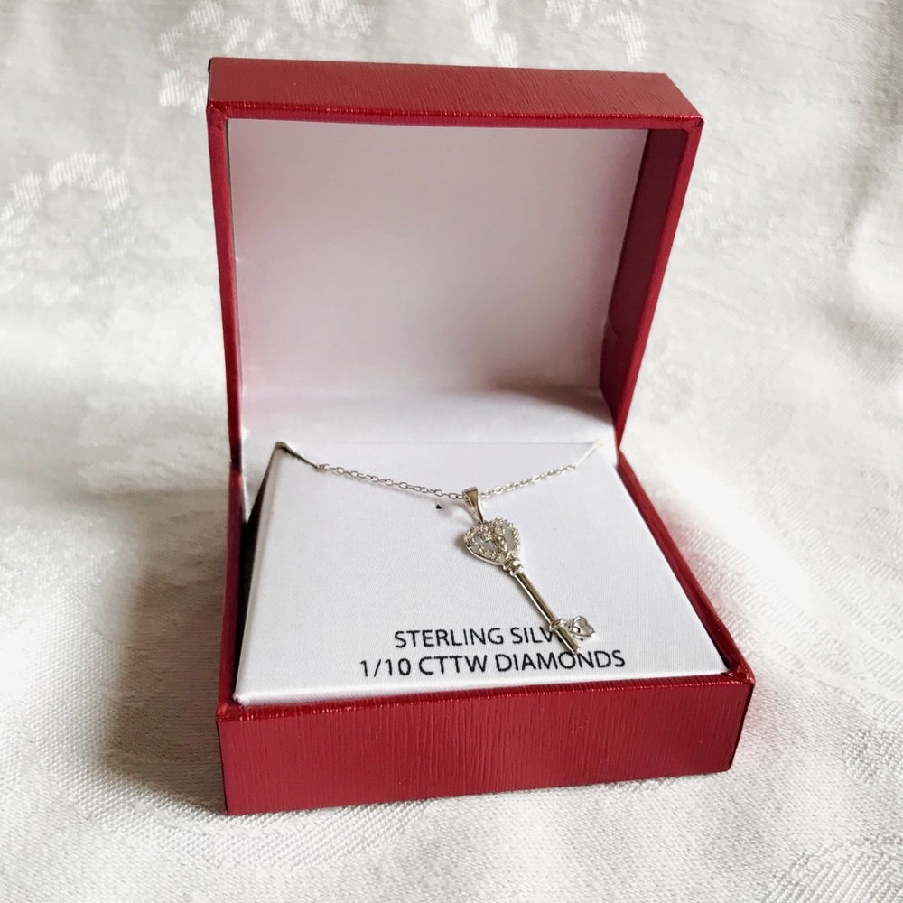 NWOT ⭐️ Sterling Silver Diamond Key Necklace